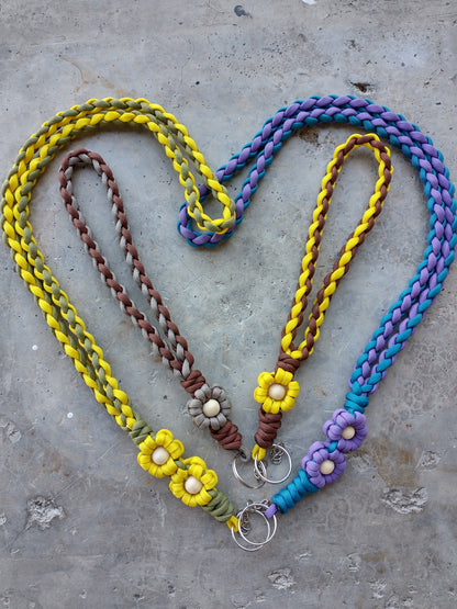 Paracord wristlet