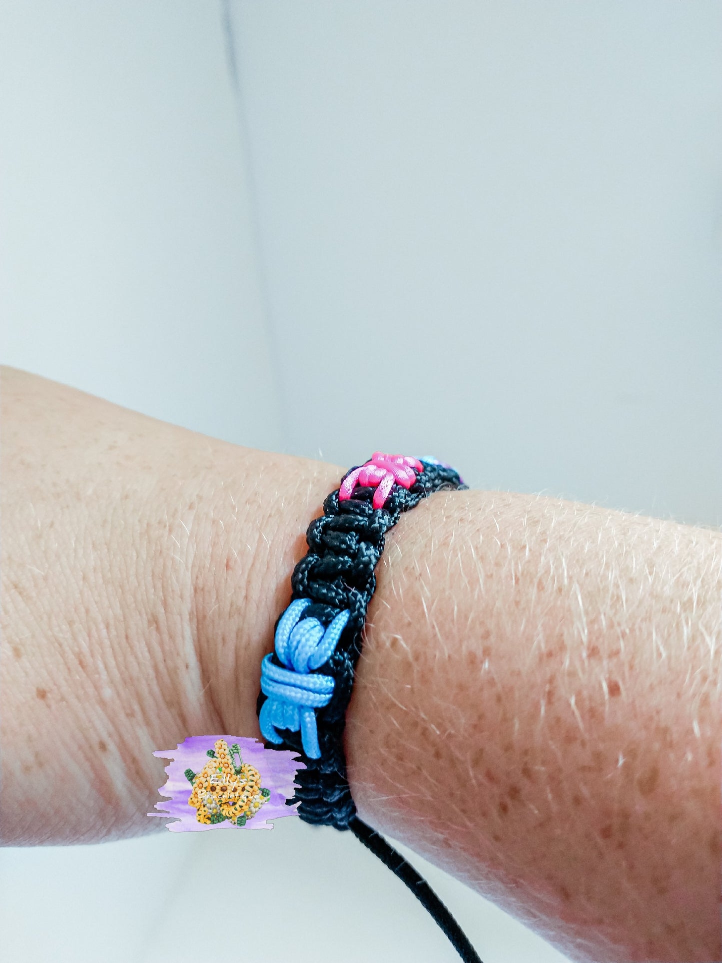 Paracord spider bracelet