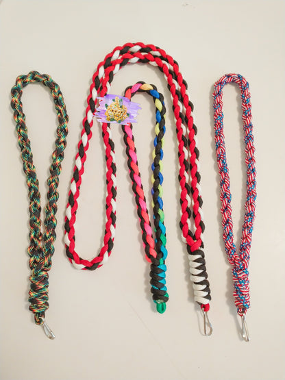 Paracord wristlet
